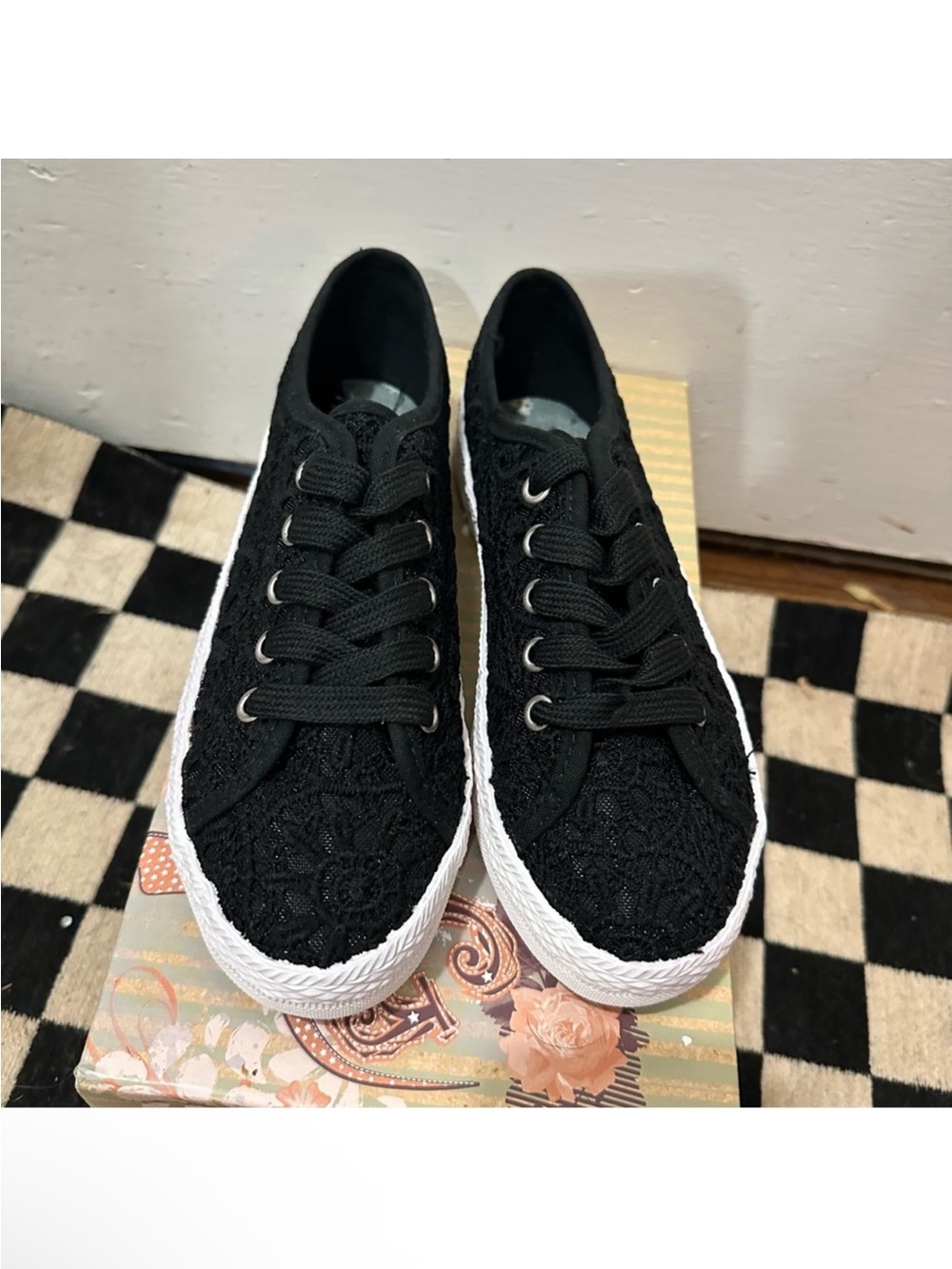 Very G Black Lace Low-Top Sneakers for Women - Casual Platform Style. NIB